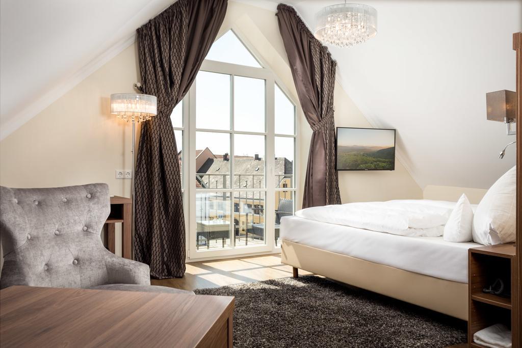 Hotel-Gasthof Hoettl ديغندورف الغرفة الصورة